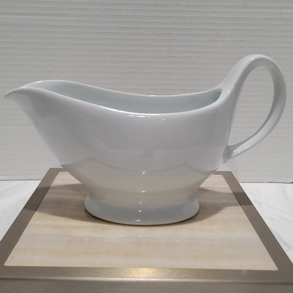 Pottery Barn Great White Gravy Boat EUC